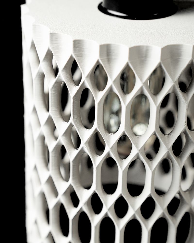 Suspension Chain imprimée en 3D - abat-jour ajouré design 18 cm, décoration intérieure contemporaine, fabriquée en France — impression 3D par Manu3D