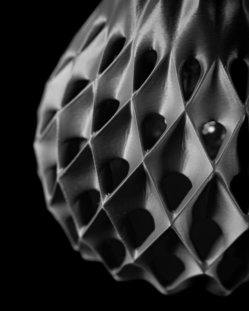 Suspension Cone imprimée en 3D - abat-jour ajouré design 17 cm, décoration intérieure contemporaine, fabriquée en France — impression 3D par Manu3D