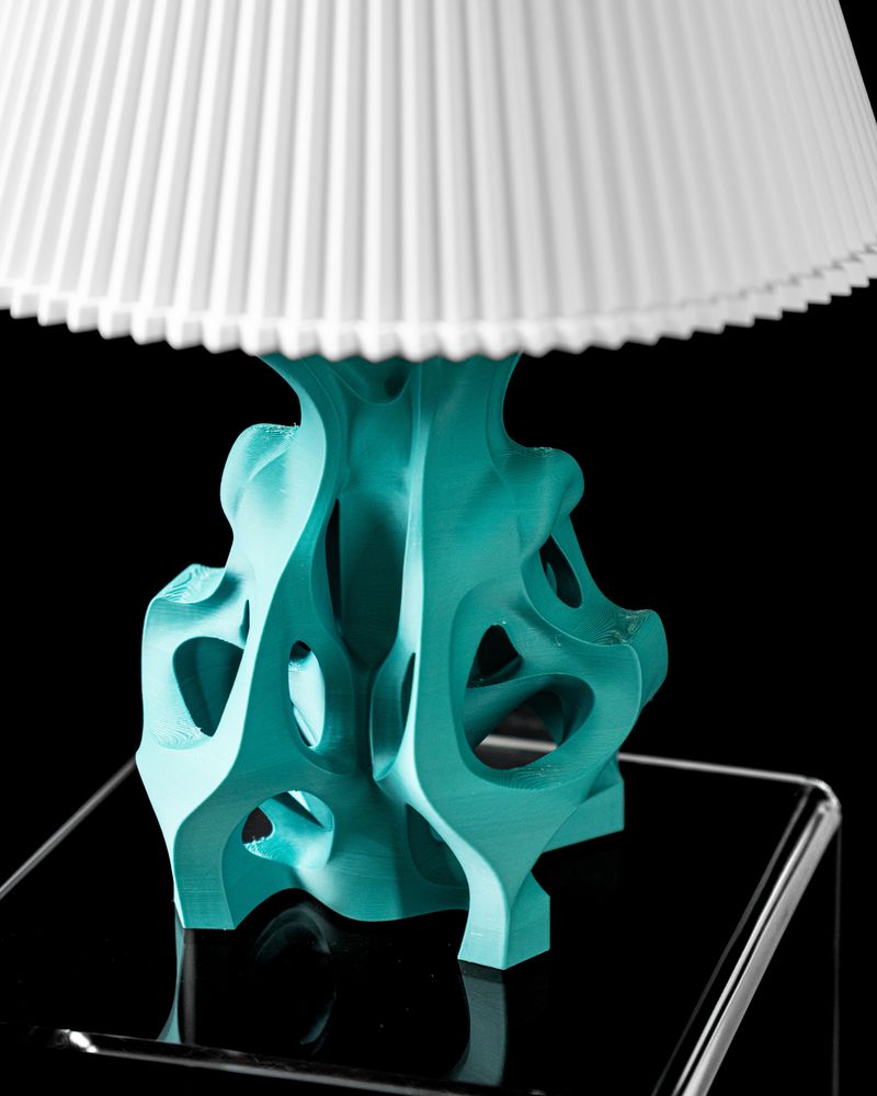 Lampe de table Flutter imprimée en 3D - lampe de table design 18 cm, décoration intérieure contemporaine, fabriquée en France — impression 3D par Manu3D