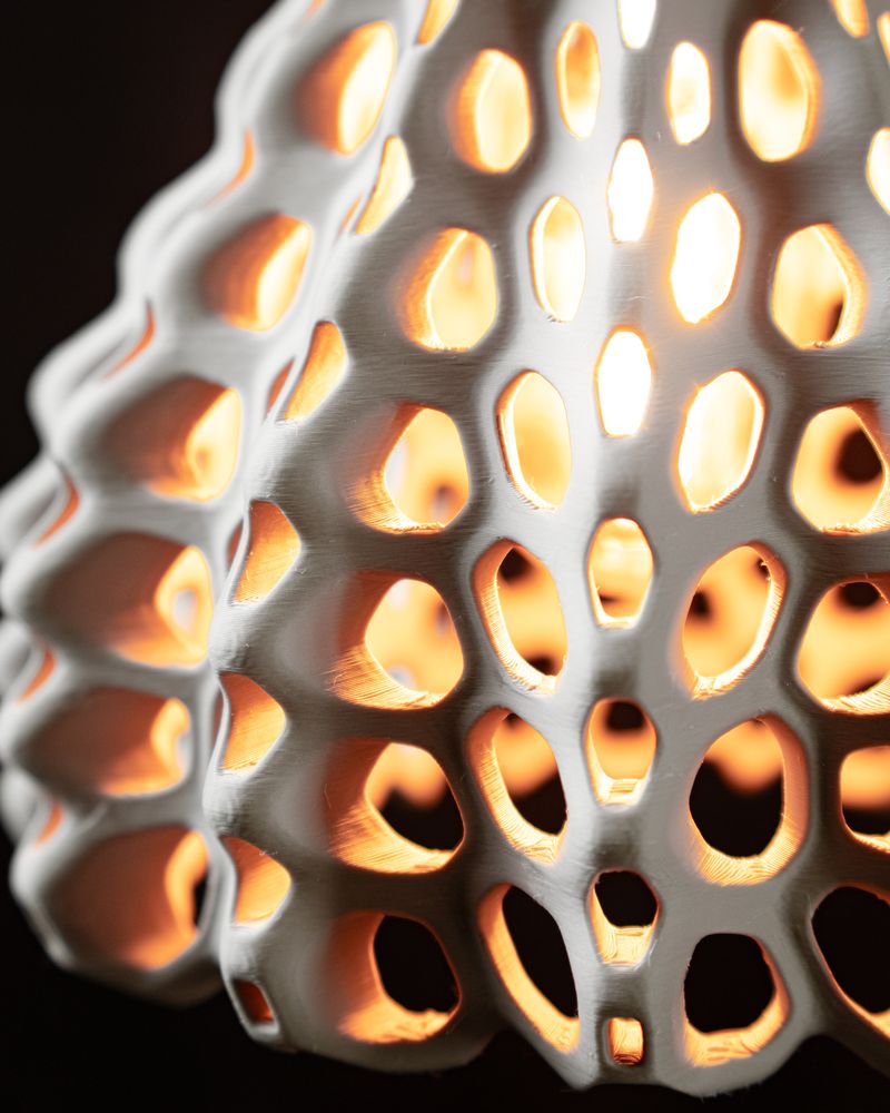 Suspension Hive imprimée en 3D - abat-jour ajouré design 19 cm, décoration intérieure contemporaine, fabriquée en France — impression 3D par Manu3D