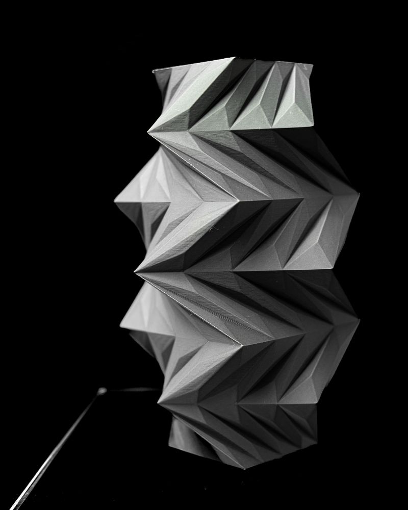 Vase Twis imprimé en 3D - vase à fleurs design 20 cm, décoration intérieure contemporaine, fabriqué en France — impression 3D par Manu3D