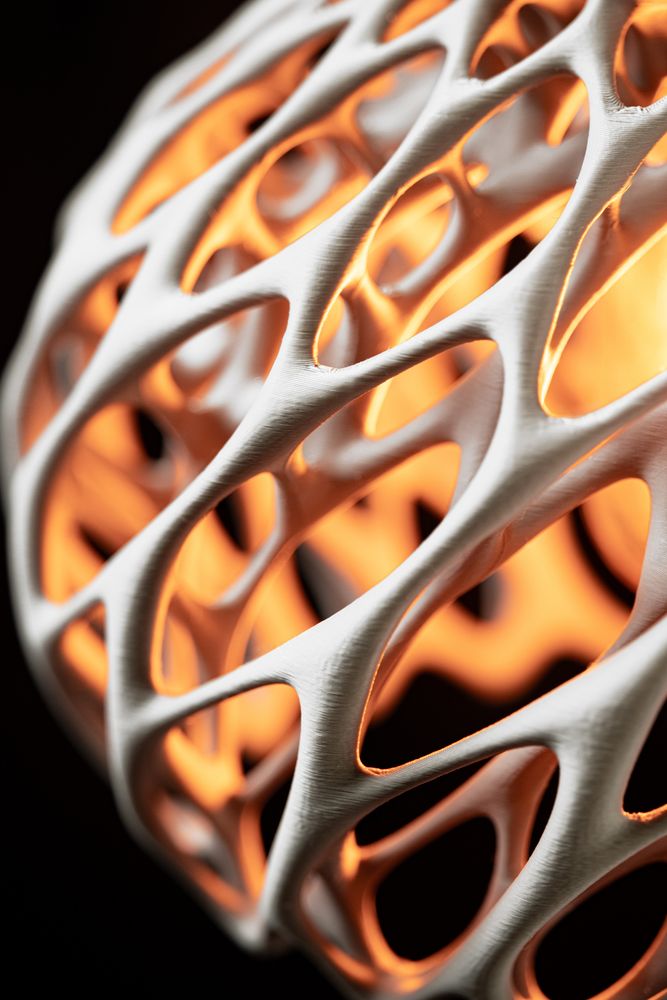 Suspension Twisted imprimée en 3D - abat-jour ajouré design 22 cm, décoration intérieure contemporaine, fabriquée en France — impression 3D par Manu3D